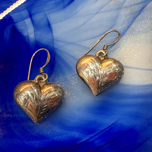 Vintage Etched Sterling Puffy Sweetheart Dangle Earrings - Picture 3 of 12